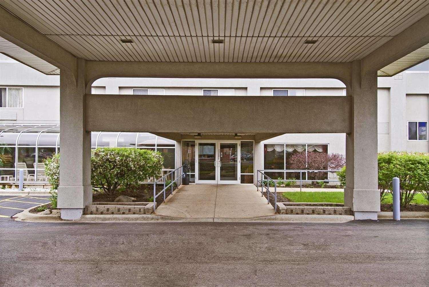 Americas Best Value Inn Suites Waukegan Gurnee 1/24