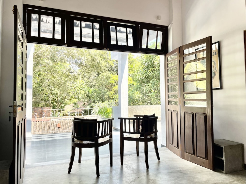 Isana Beach House 30/50