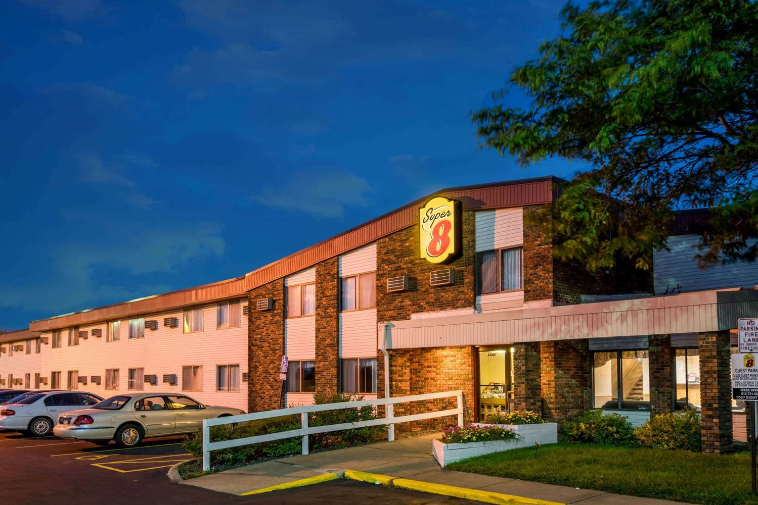 Super 8 by Wyndham Brooklyn Center/MPLS 1/25