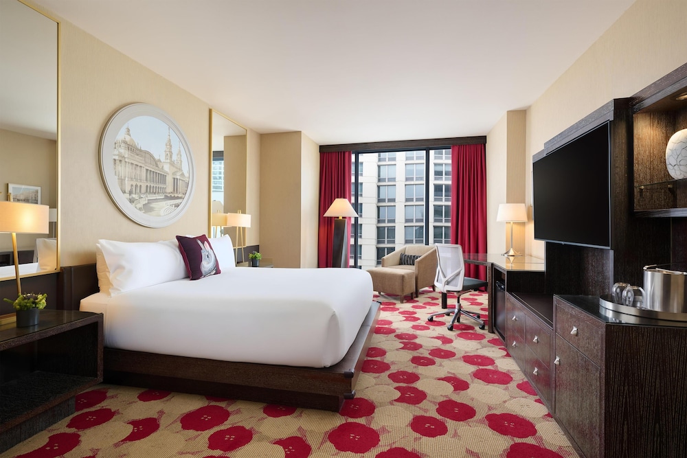 DELUXE, KING BED, BATHTUB, ACCESSIBLE