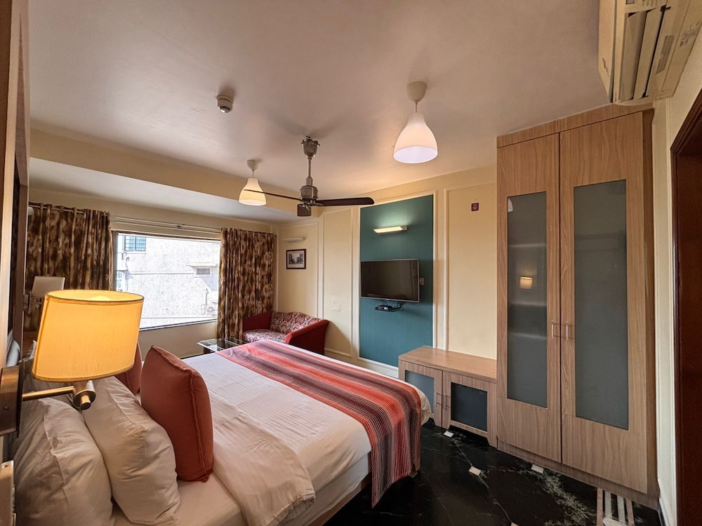 Hiltop Hotel 23/56