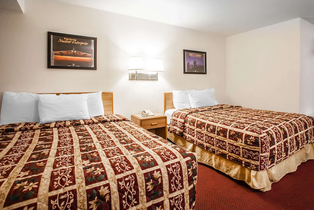 Econo Lodge Truman Inn 19/48