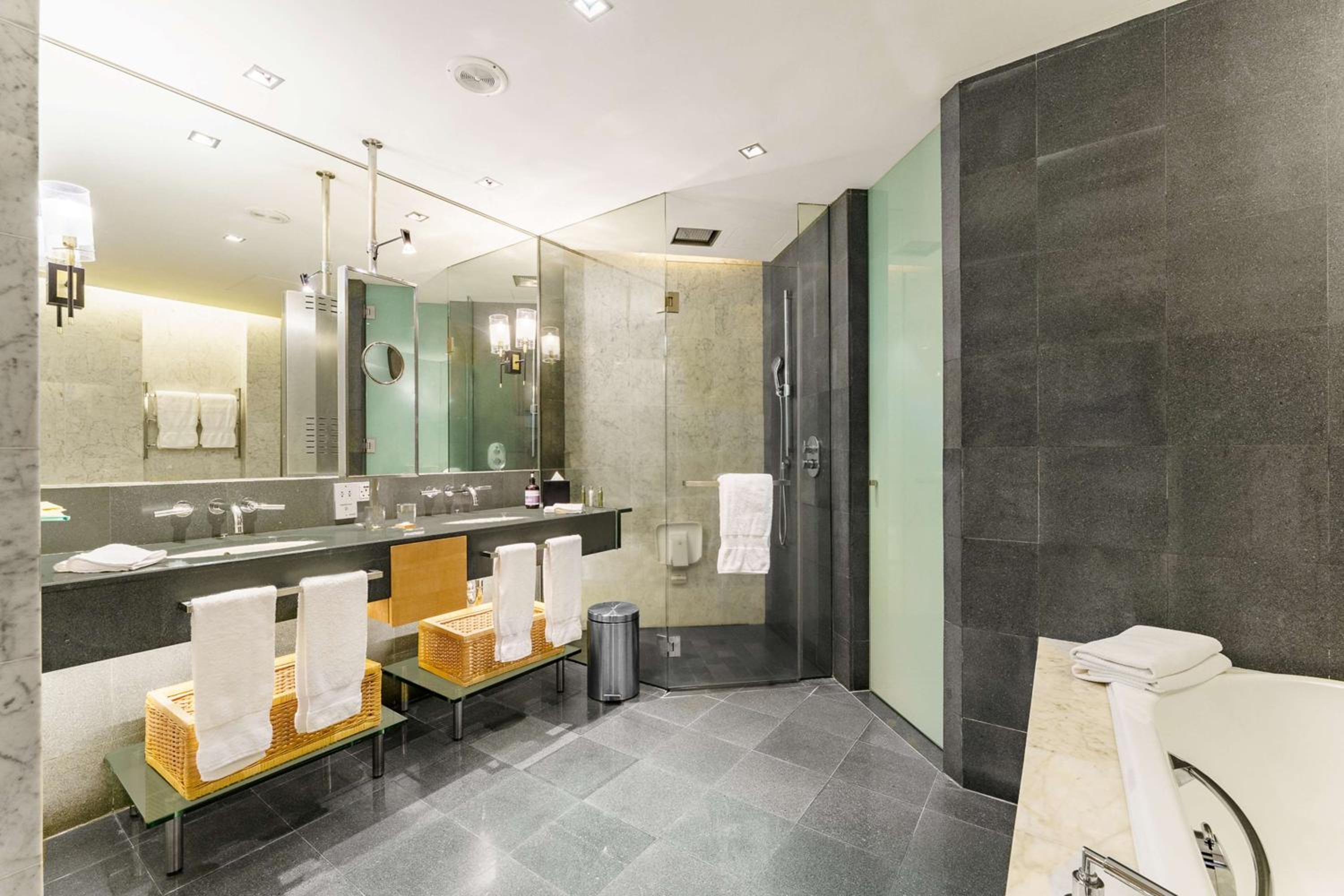 جناح غراند تنفيذي بسرير كينج، Hilton Kuala Lumpur 6/10