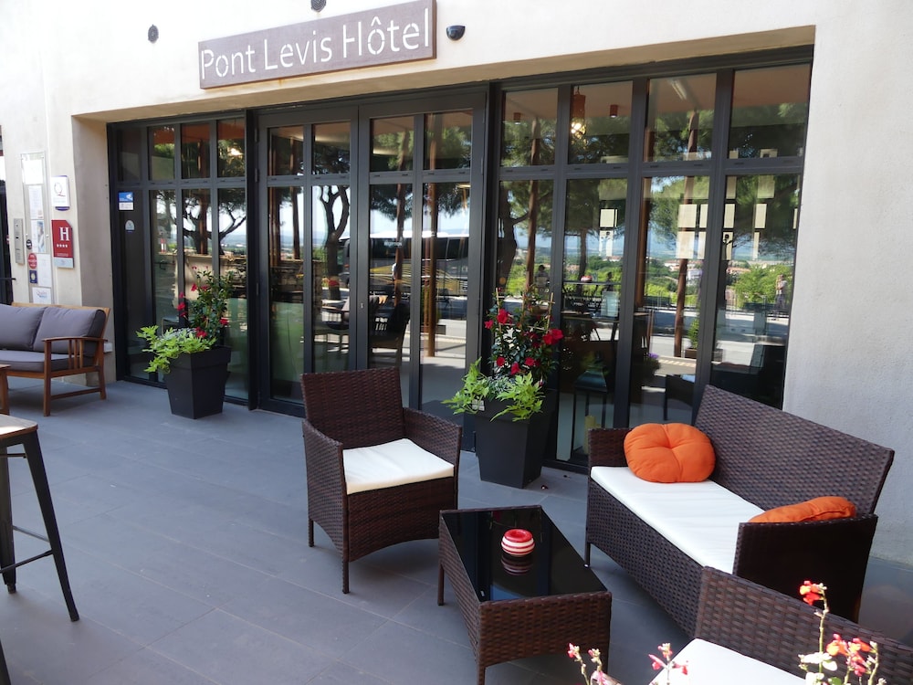 Pont Levis Hôtel By Franck Putelat 46/75