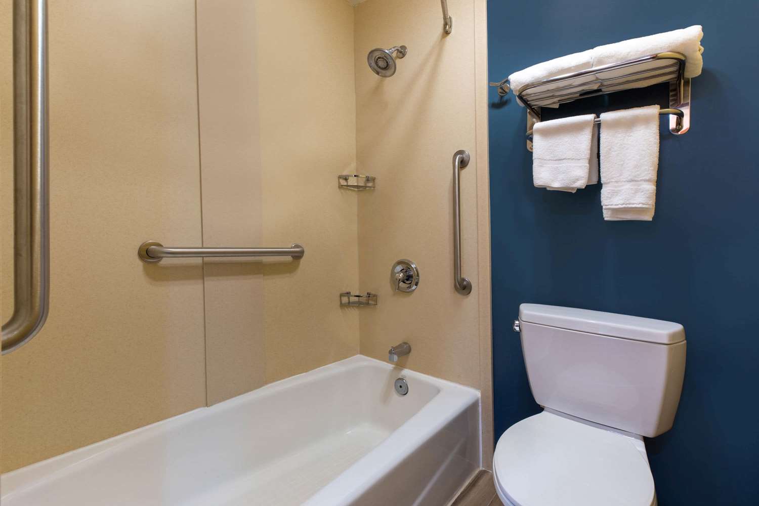 Hotel Vinea a Travelodge by Wyndham 9/11