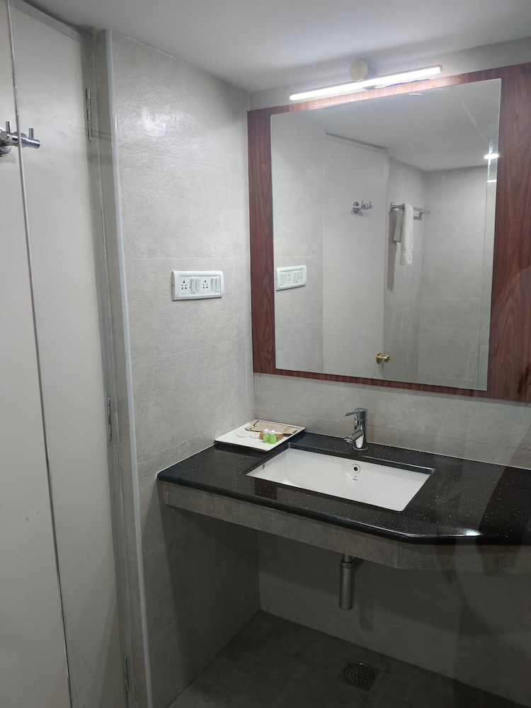 Grand Residence 48/50