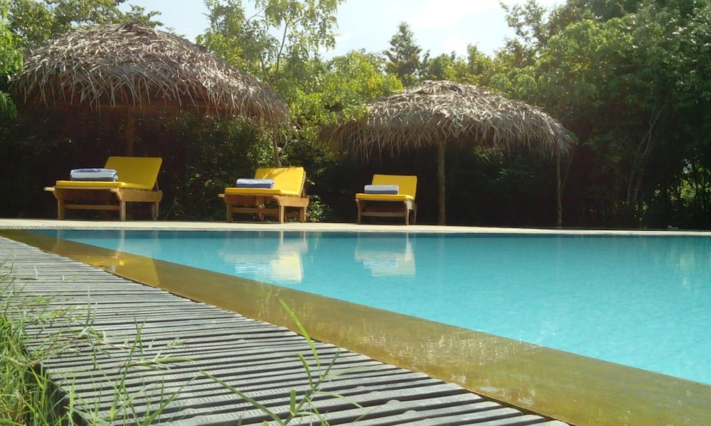 GIMAN FREE BEACH RESORT 8/67