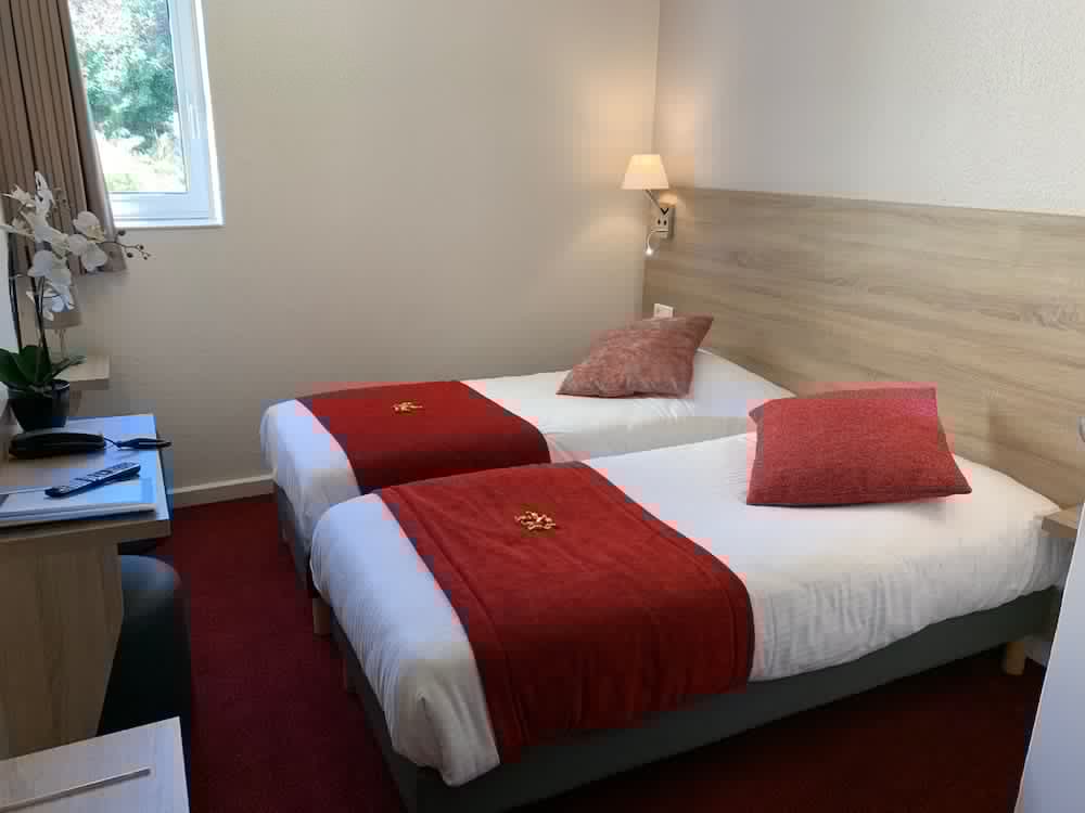 COMFORT, TWIN BEDS