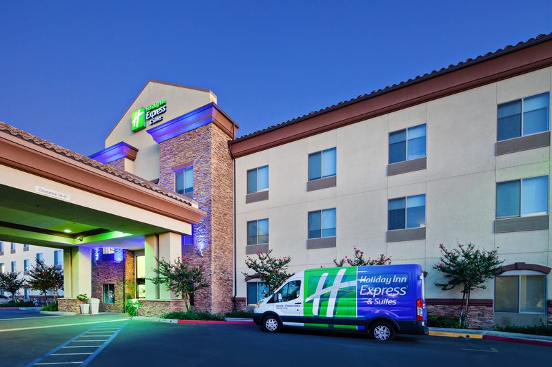 Holiday Inn Express Hotel Clovis Fresno 70/76