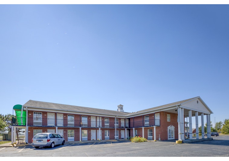 Economy Inn and Suites 3/68