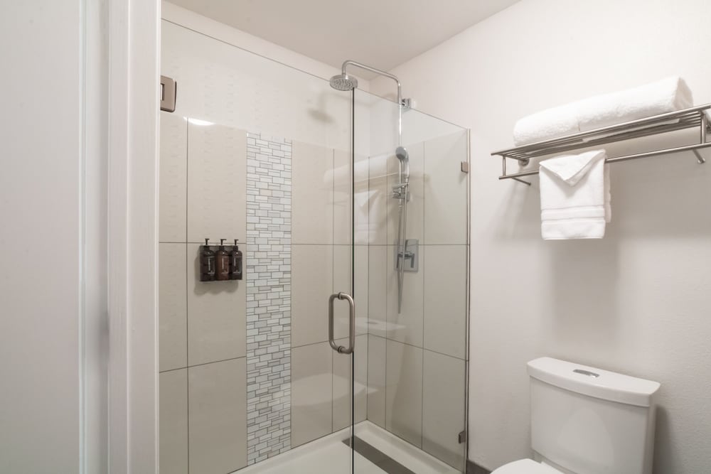 Oxford Suites Portland - Jantzen Beach 6/53