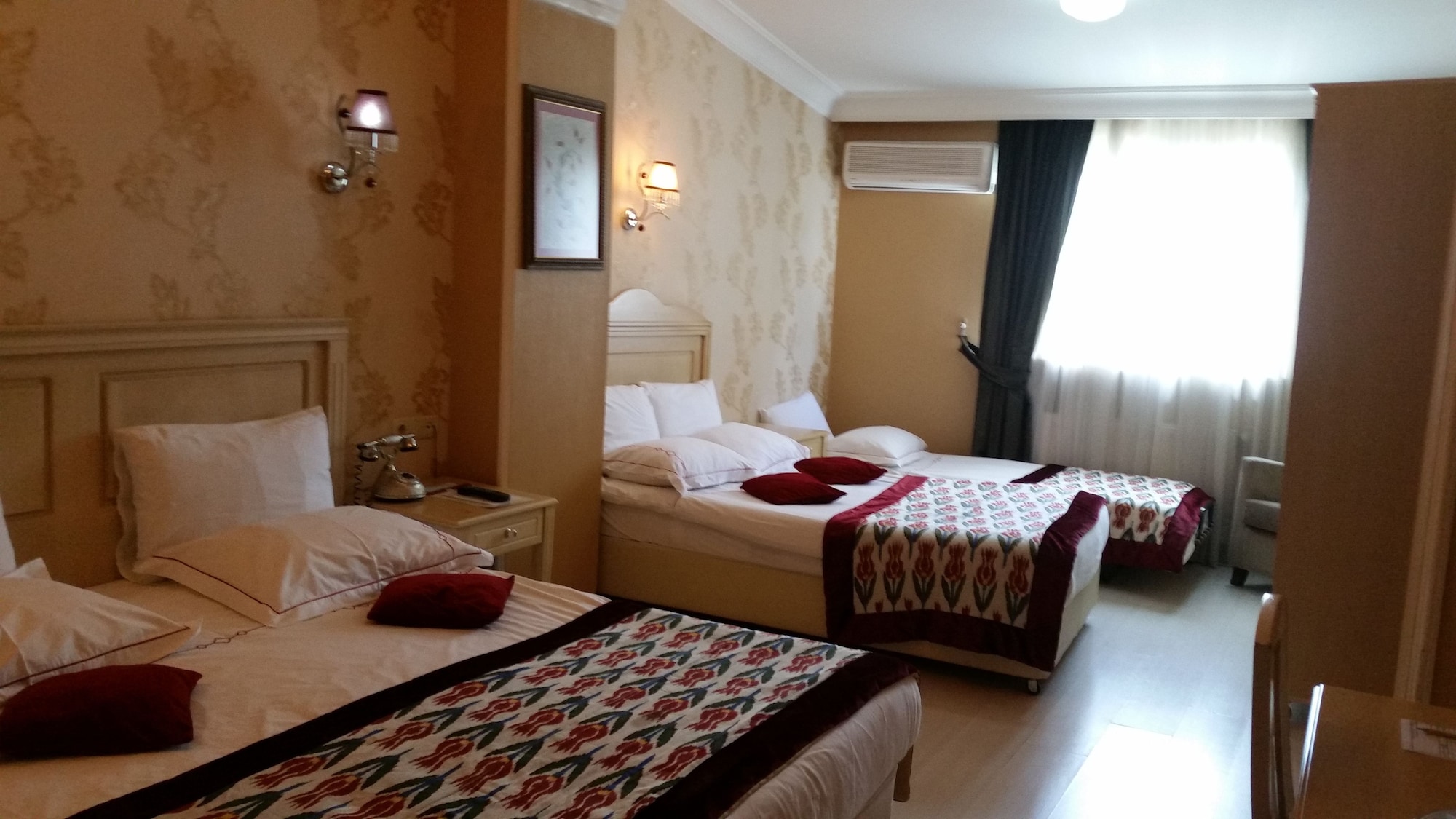ROOM, QUADRUPLE