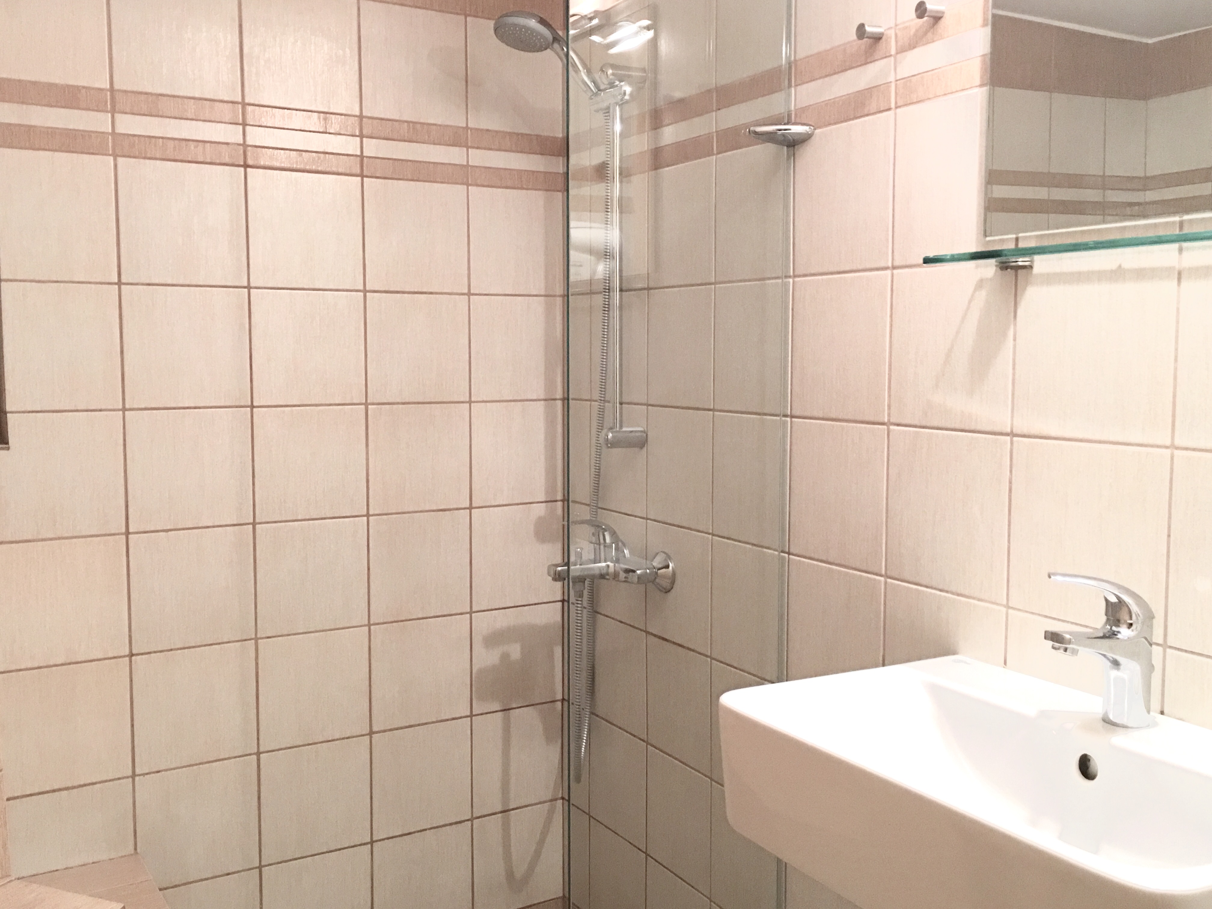غرفة قياسية ثلاثية، Mc Queen Hotel 7/7