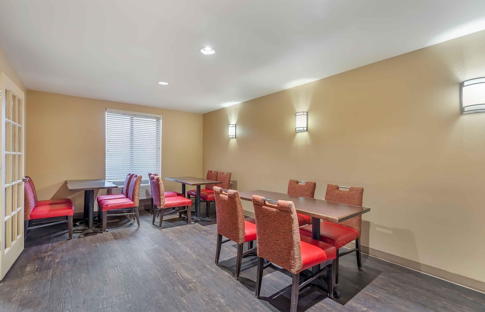 Extended Stay America Chicago Lombard Yorktown Center 38/53