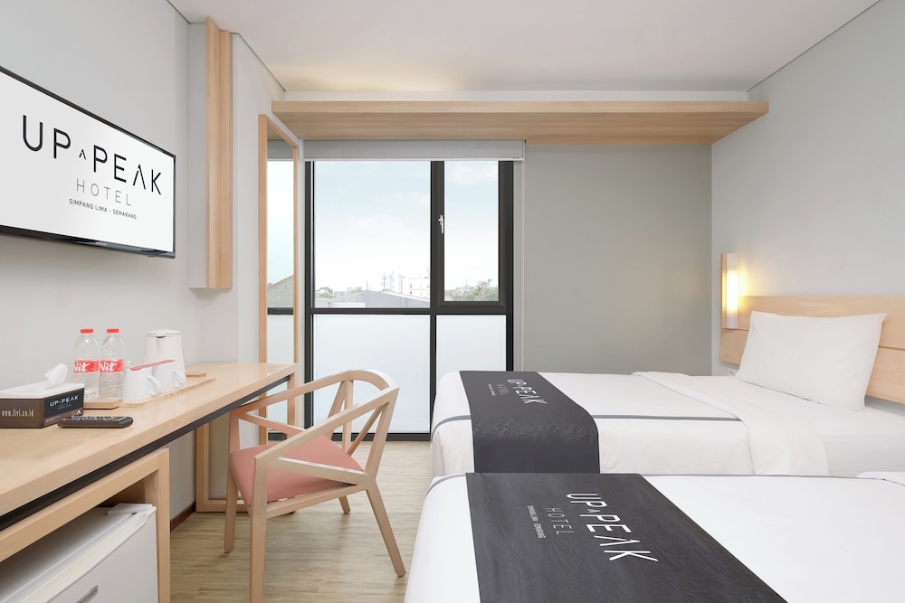 Up-Peak Hotel Simpang Lima Semarang Powered by Archipelago 5/33