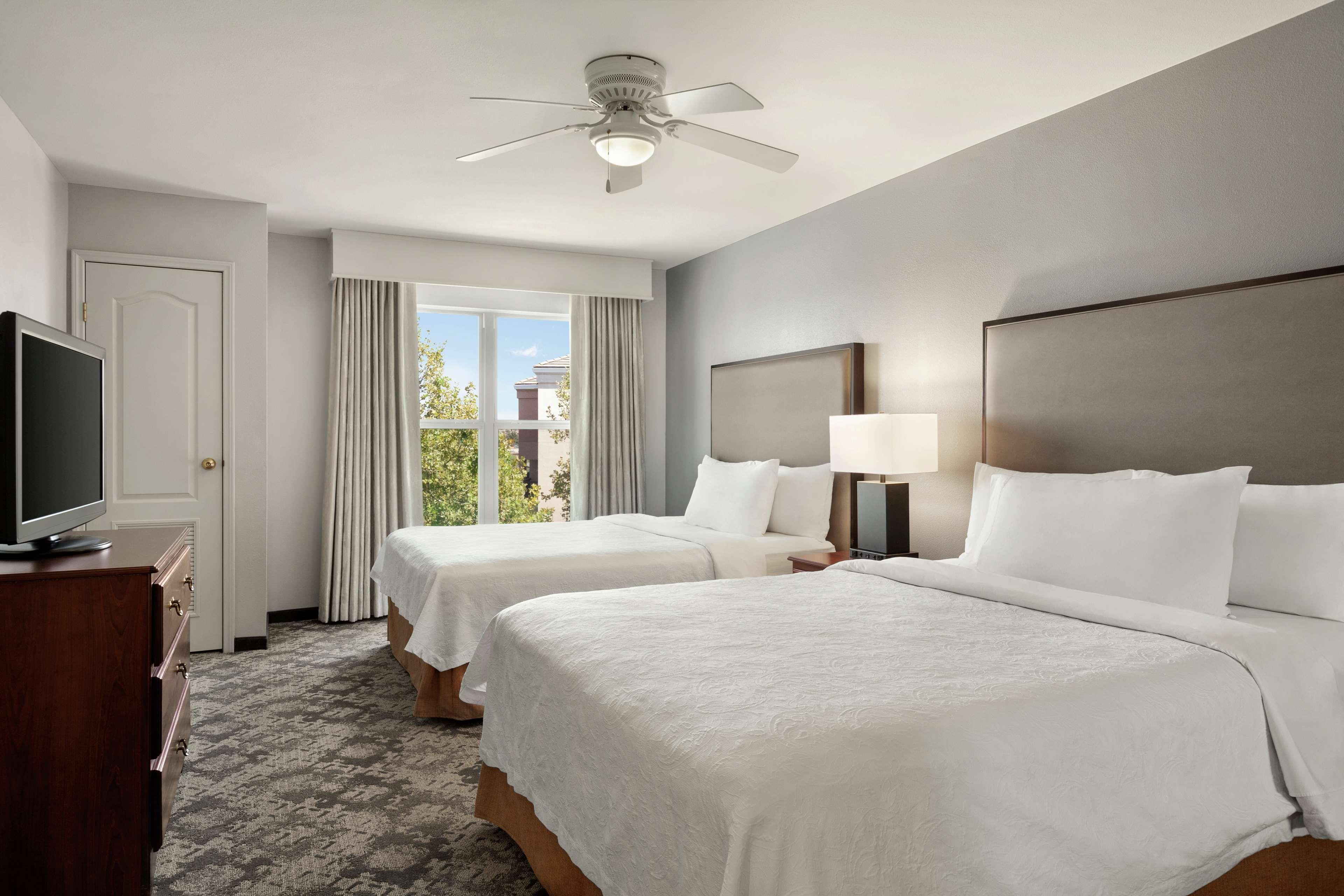 2 Bedrooms, Suite, King Bed, 2 Queen Beds, 2 Bathrooms