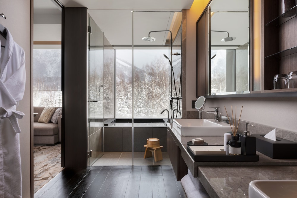 Higashiyama Niseko Village, a Ritz-Carlton Reserve 40/42
