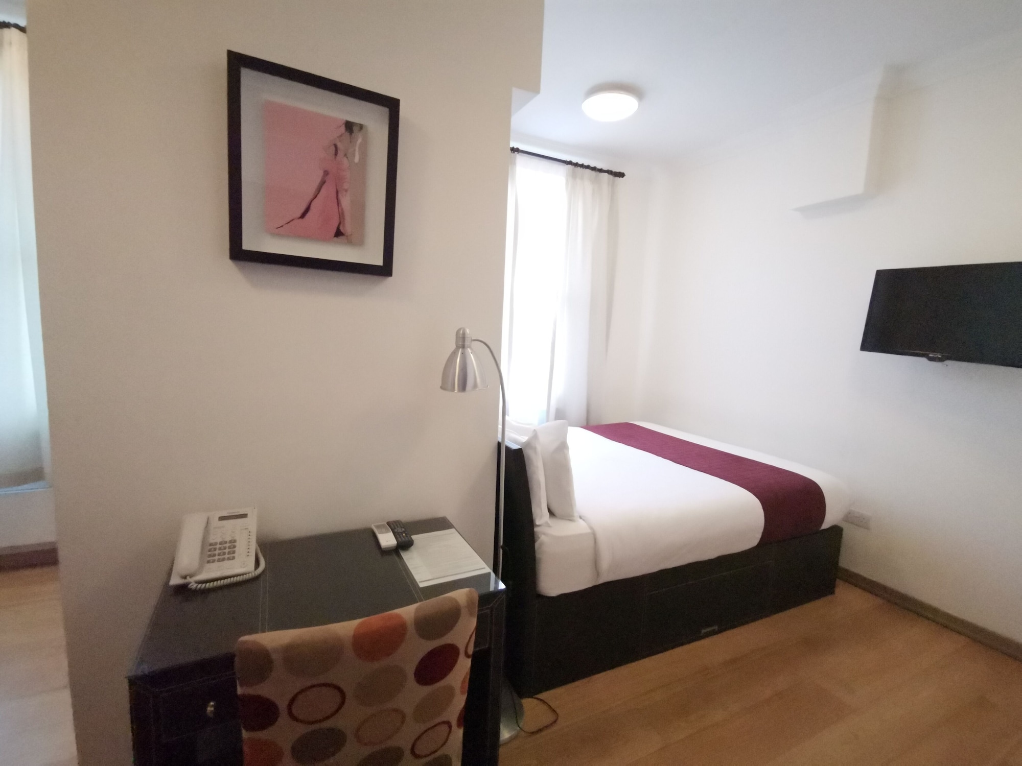 Luxury, Double Bed, The Royale Chulan Hyde Park 2/9