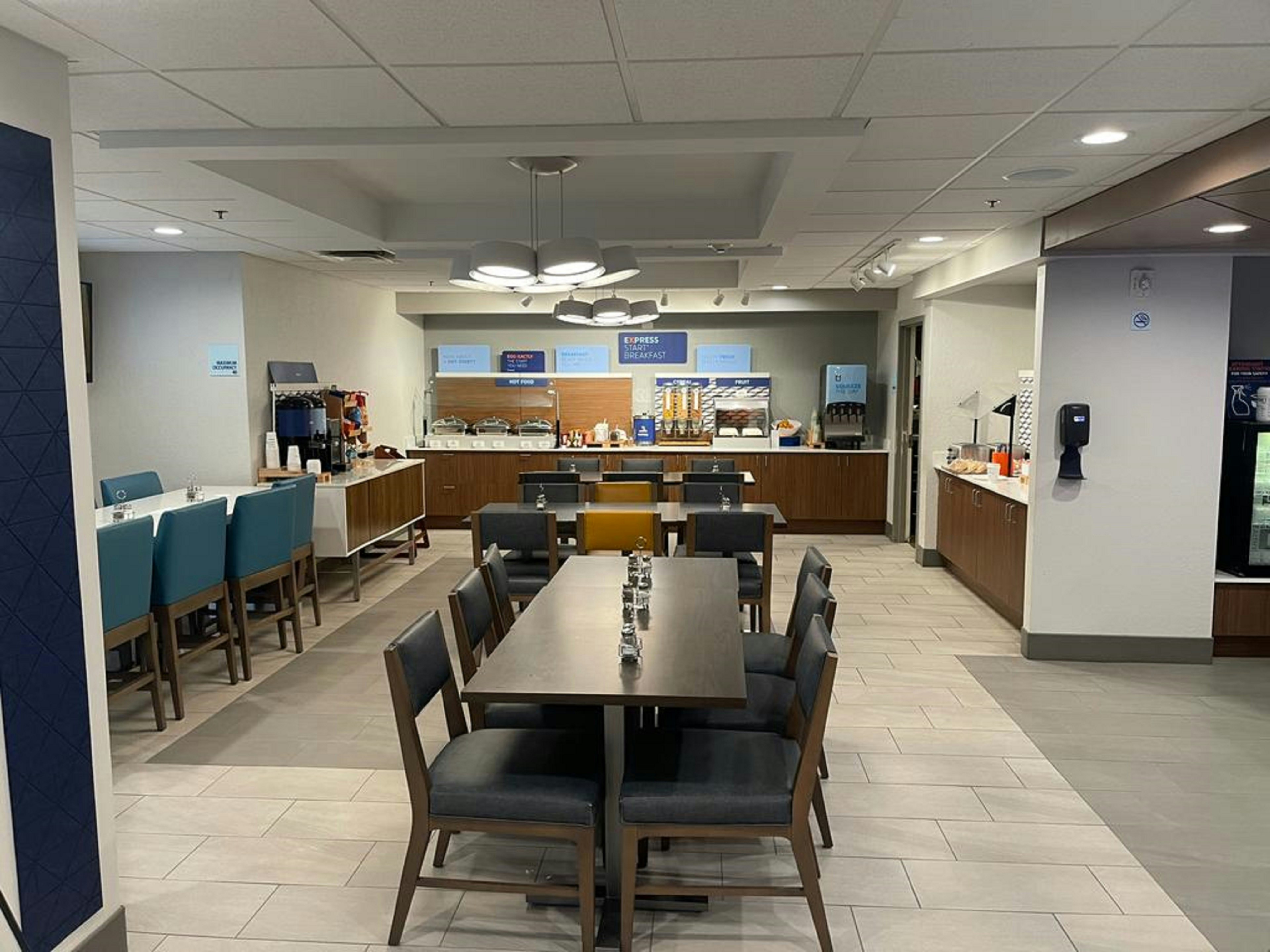 Holiday Inn Express Hotel Suites Ft Lauderdale N Exec Airport 49/76