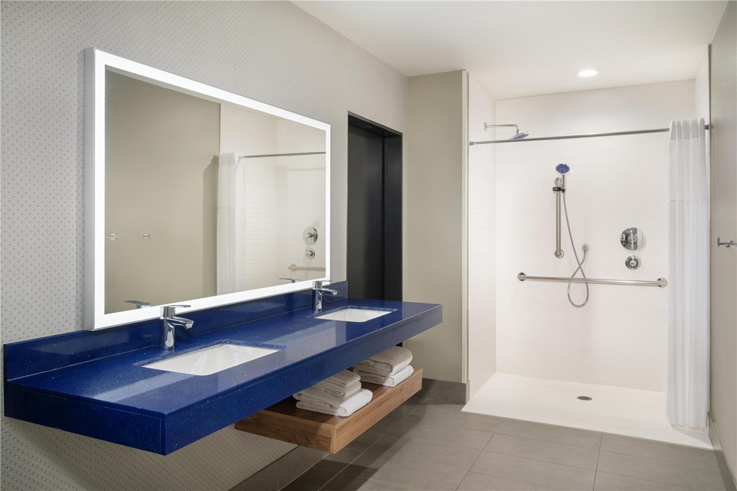 غرفة سيغنتشر بسريرين كوين لذوي الإعاقة، Glo Best Western Tulsa-Catoosa East Route 66 3/3