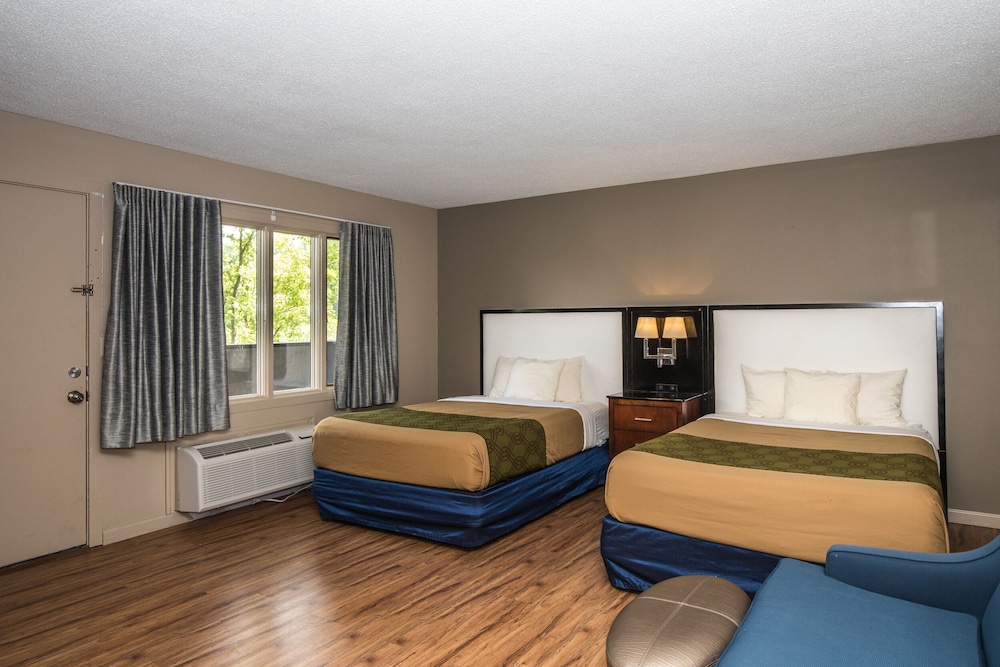 Chalet Inn 12/62