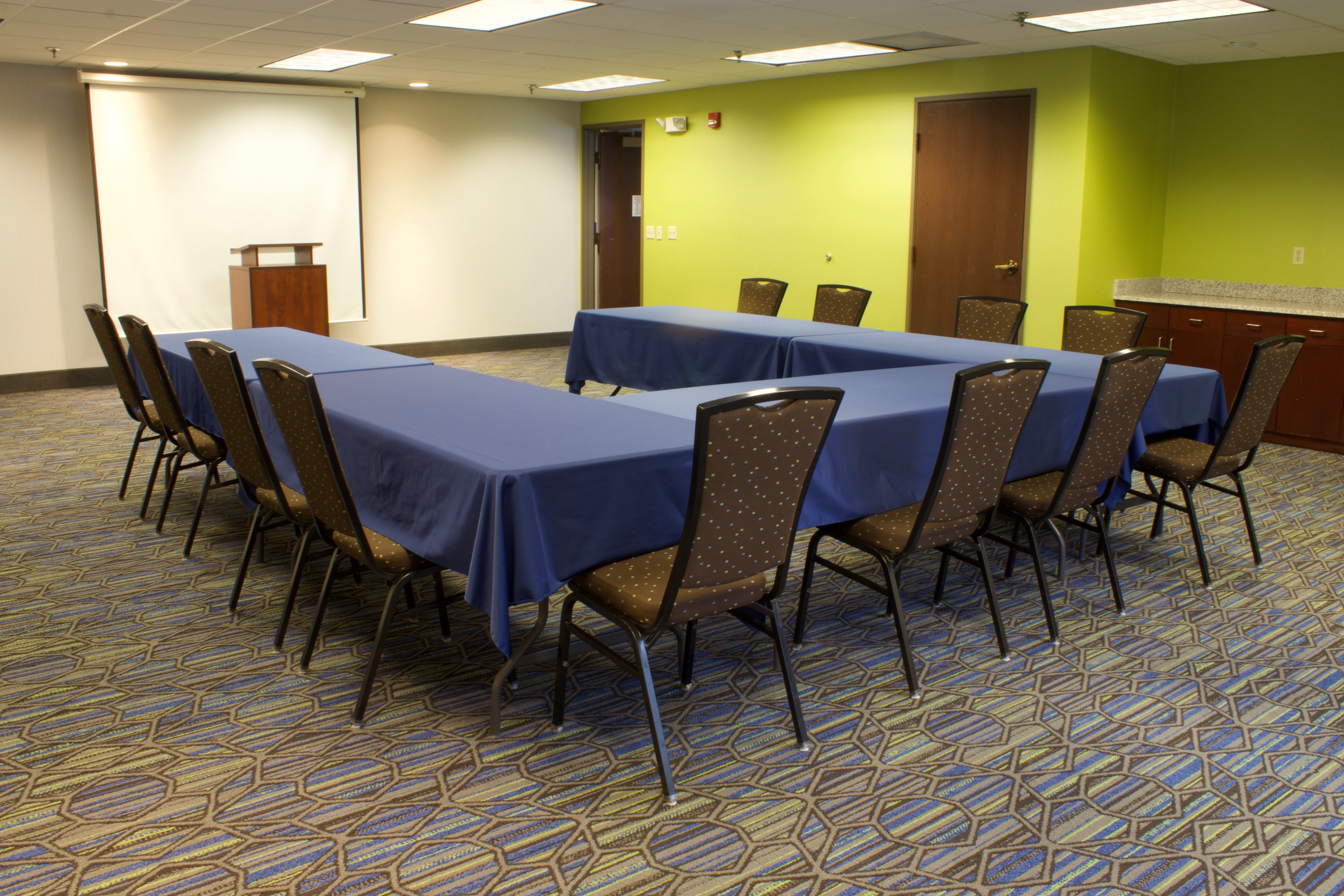 Holiday Inn Express & Suites St. Paul, Ne (VADNAIS HEIGHTS) 52/57
