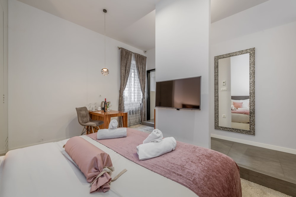 Starlight Luxury Suites 9/40