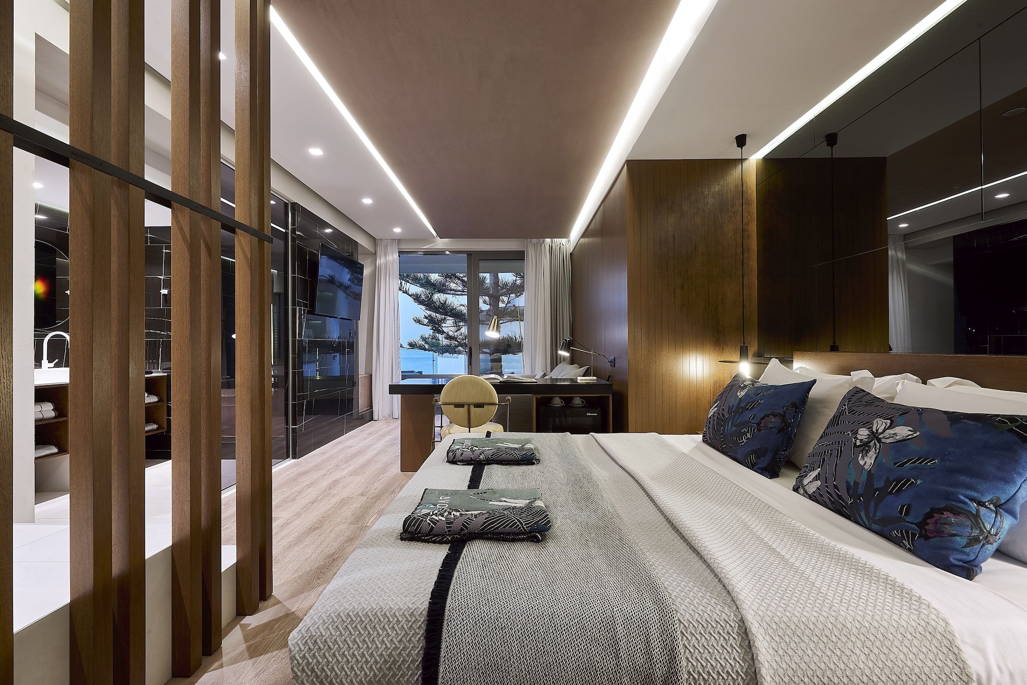 Superior, Suite, Queen Bed, Sea View, Outdoor Jetted Tub, Sofa, Dyo Suites 4/10