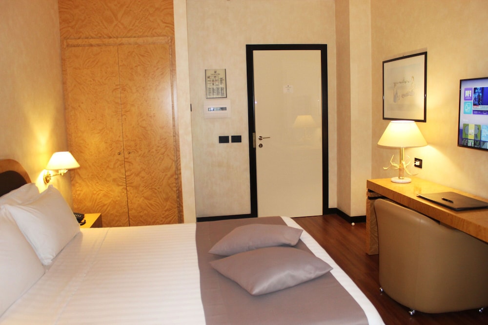 غرفة قياسية مفردة بسرير فردي، HOTEL DE LA VILLE AVELLINO 2/3