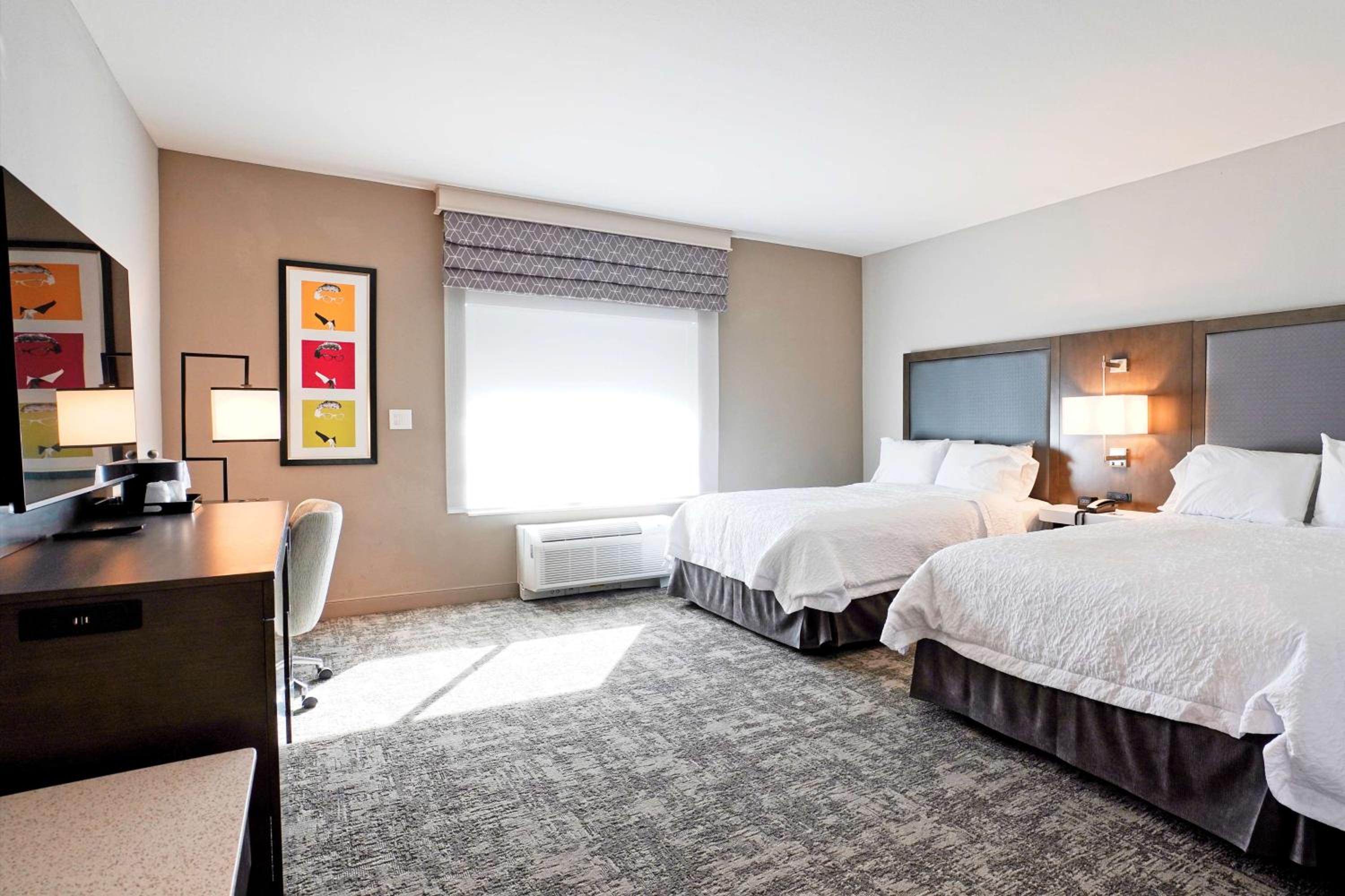 Room, King Bed, 2 Queen Beds, Bathtub, Accessible