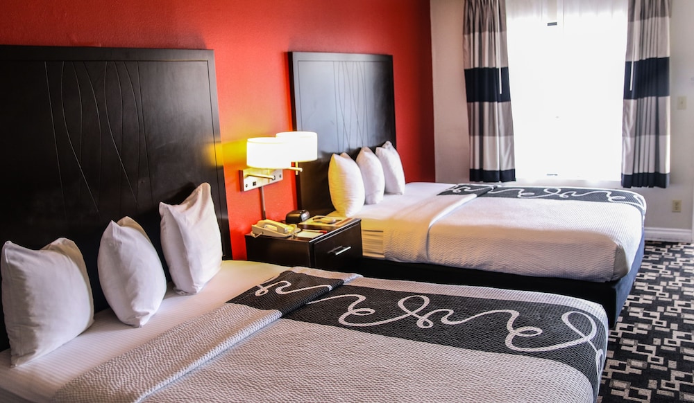 Ramada By Wyndham Oceanside 12/30