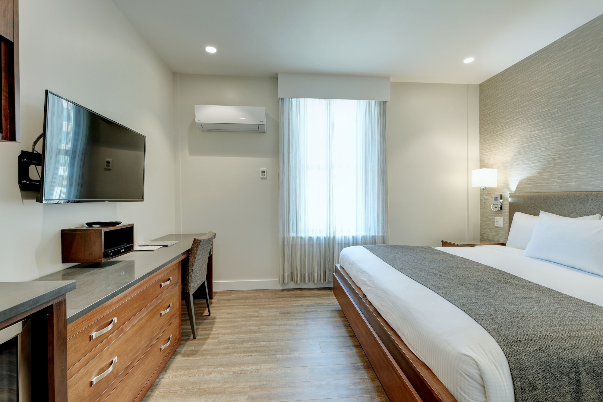 CITY, SUITE, KING BED, SOFA