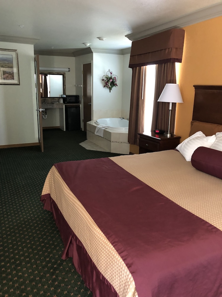 Cloverdale Wine Country Inn and Suites 14/47