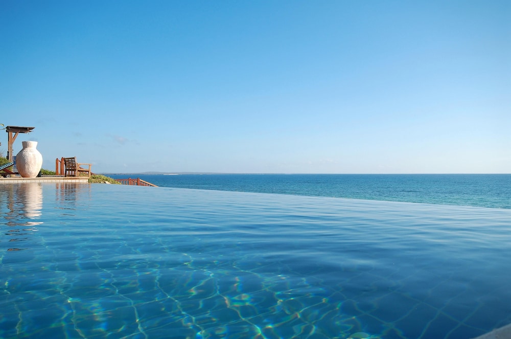 Avani Pemba Beach Hotel And Spa 78/80