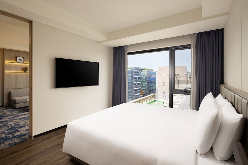 Premier, Residence, Suite, King Bed