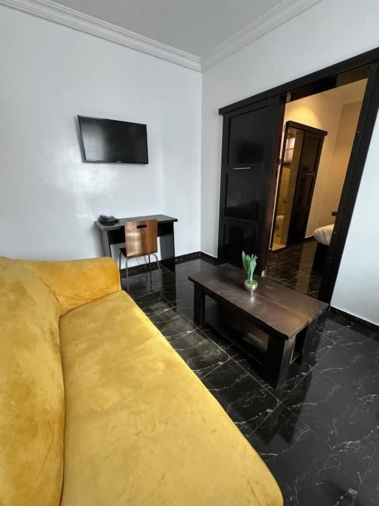 Posh Apartments Metro 35/50