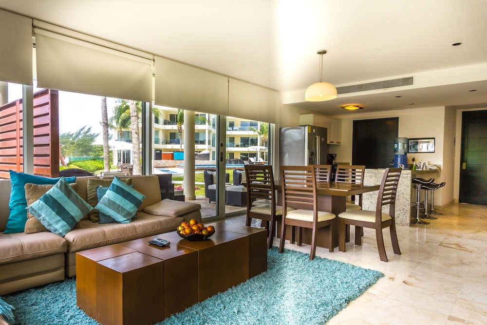 The Elements Oceanfront & Beachside Condo Hotel 24/50