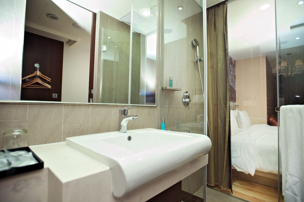 Fx Hotel Tainan Minsheng Road Branch 71/72