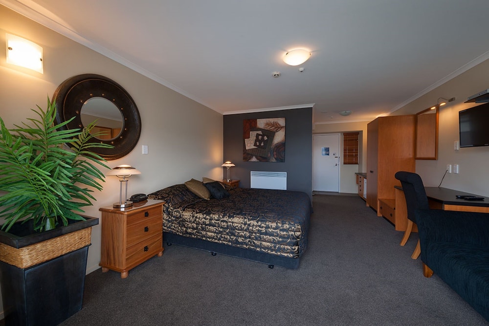 The Picton Beachcomber Inn 2/28