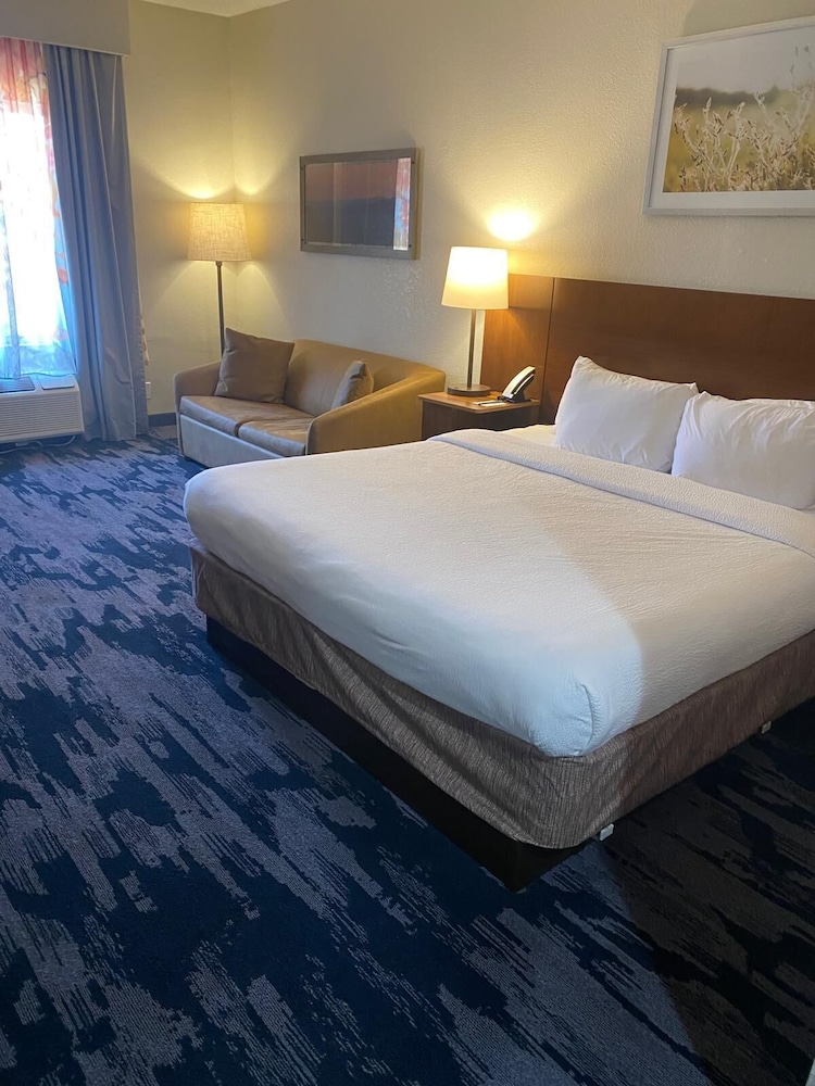 غرفة بسرير كينج مع أريكة، Fairfield Inn by Marriott Columbia Northwest/Harbison 3/10