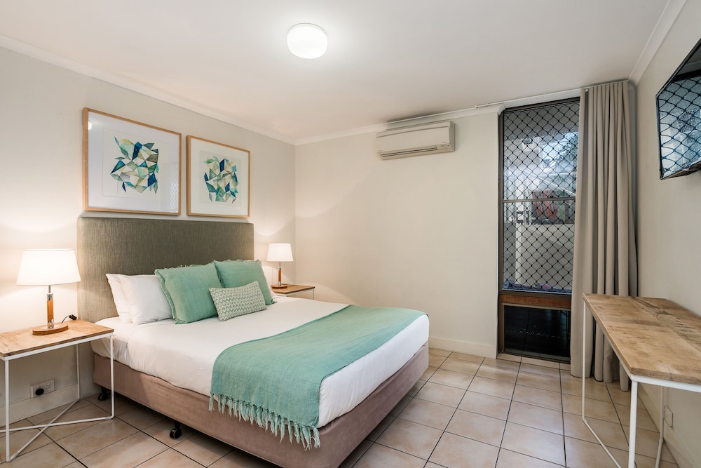 Bayview Beachfront Apartments 10/50