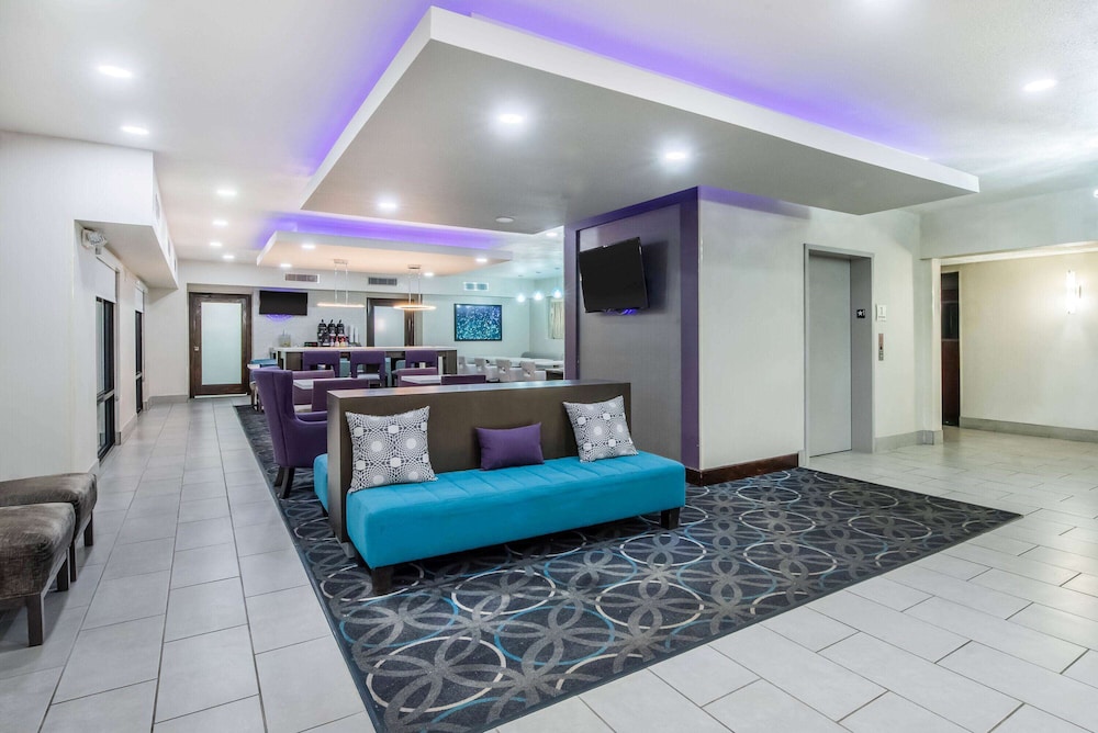 La Quinta Inn & Suites by Wyndham Fairborn Wright-Patterson 22/50