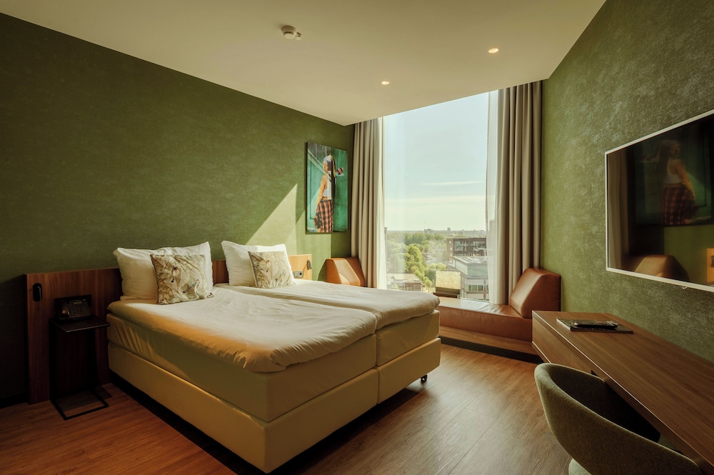 COMFORT, TWIN BEDS