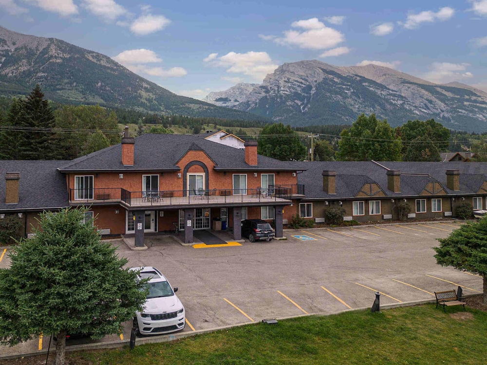 Northwinds Hotel Canmore 44/47