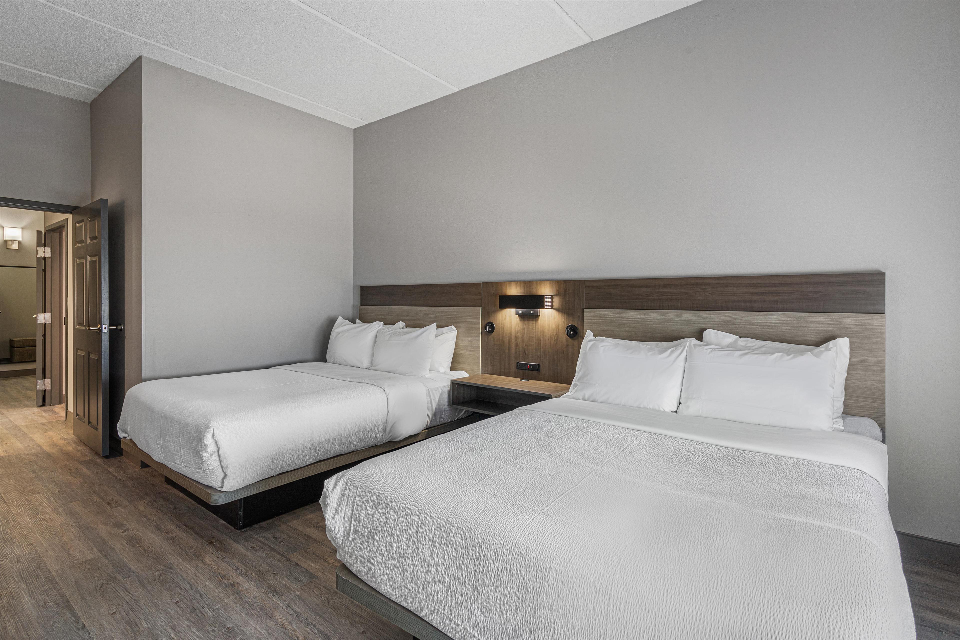 Suite, 2 Queen Beds, Accessible