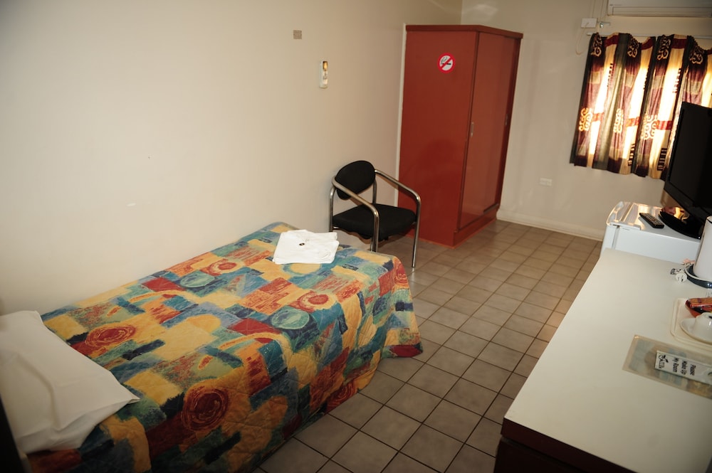 Allen Hotel 25/69