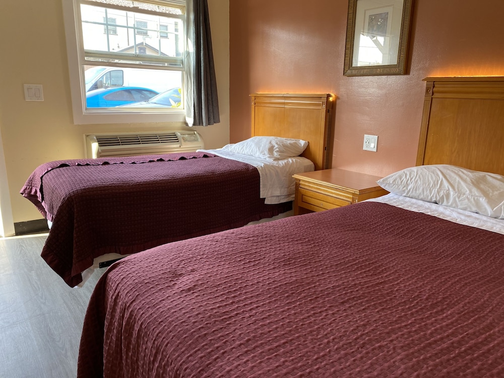Lincoln Park Motel 29/50