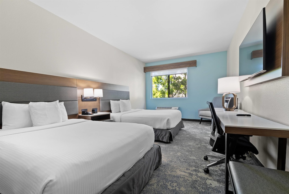 La Quinta Inn & Suites by Wyndham Santa Cruz 14/47