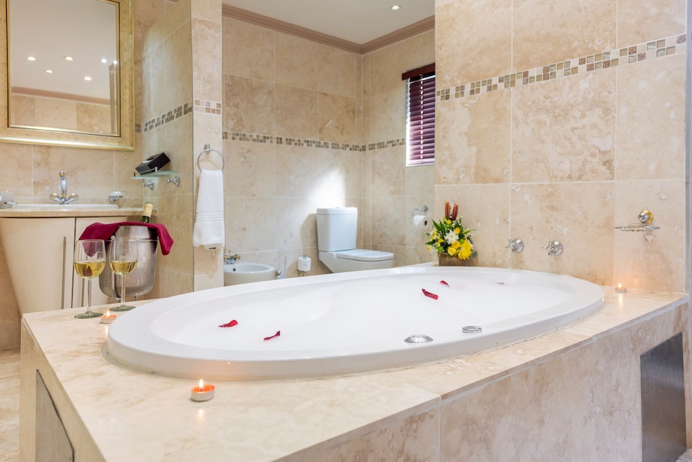 The Royal Villas Swaziland 34/36