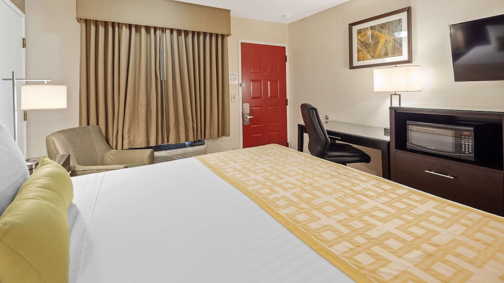 Best Western Pasadena Royale Inn & Suites 16/39